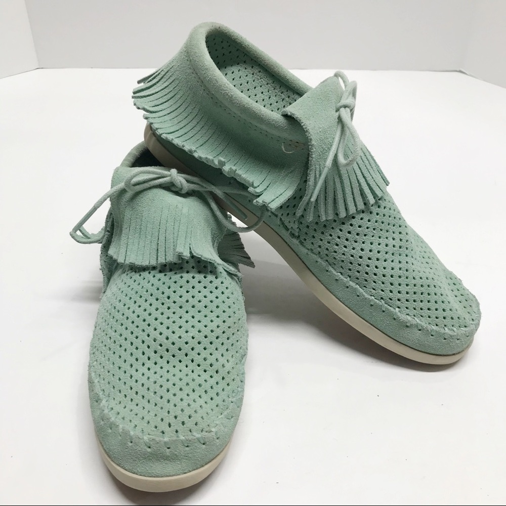 Minnetonka Moccasins Size 9